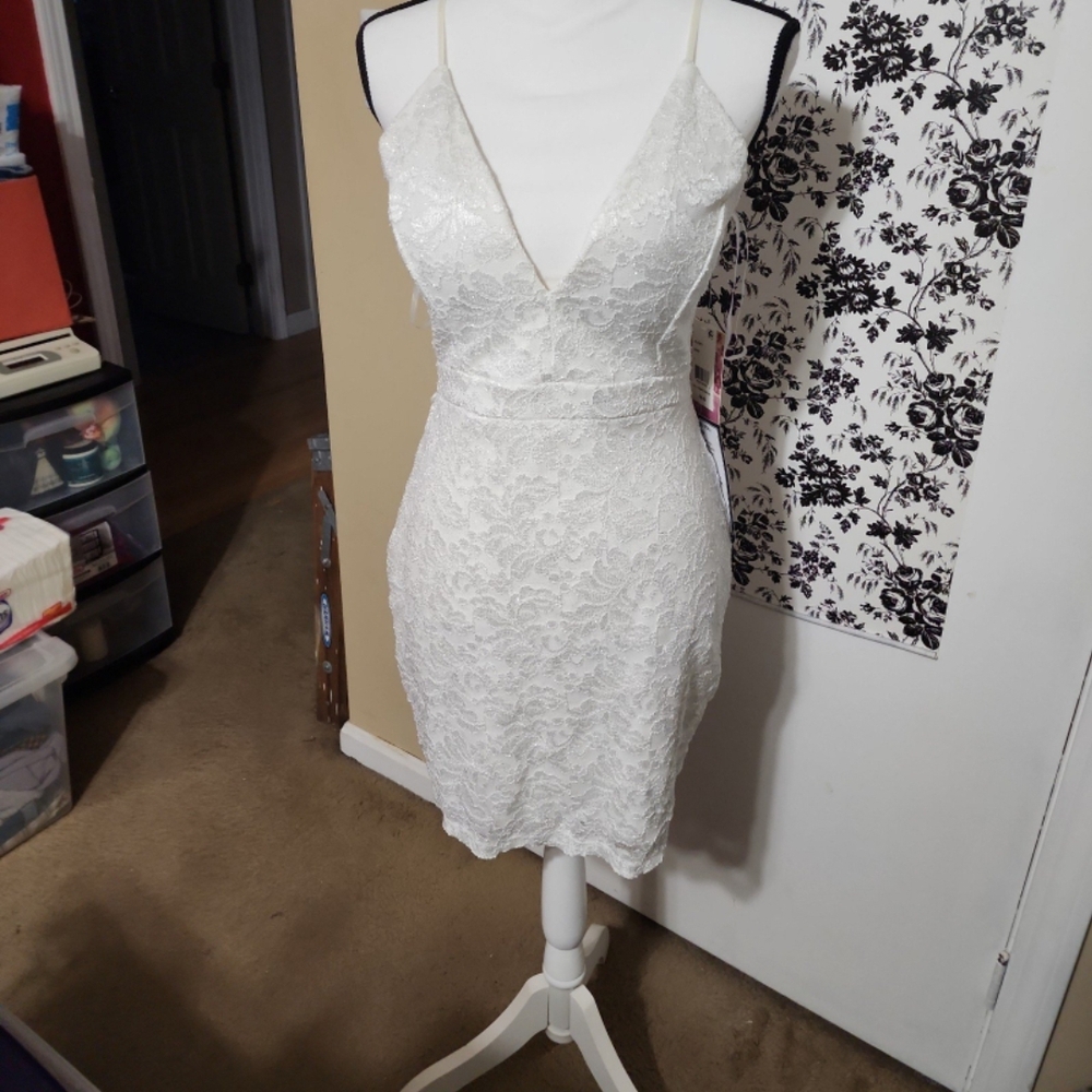 Elegant White Lace Dress
